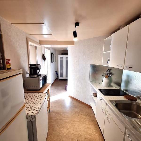 20211.11101_Küche, Gang