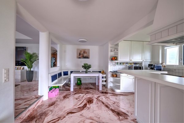 Grosse Küche mit separater Sitzeckbank