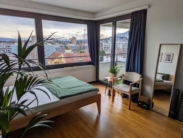 15m2 room to let. View to the Glarus mountains anf direct access to the balcony