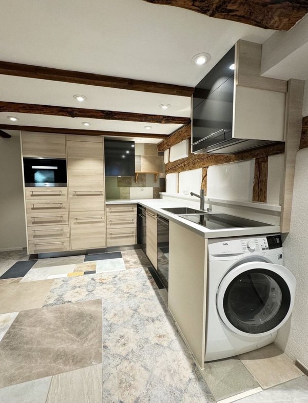 Küche mit Waschmaschiene und Tumbler EG