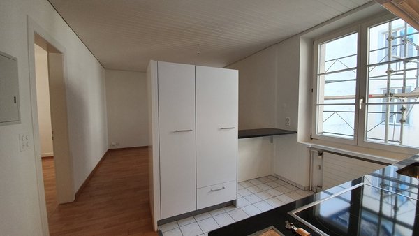 Küche mit Blick ins Wohnzimmer