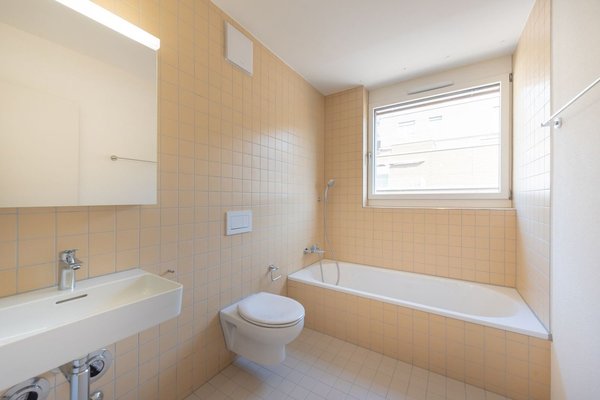 Badezimmer mit Badewanne