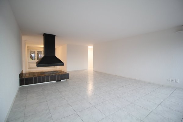 Wohnzimmer mit offenem Cheminée