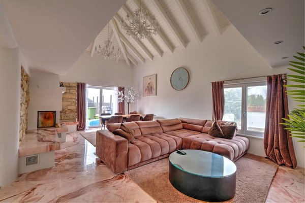 Wunderschöner Wohnzimmer, grosses Raumgefühl