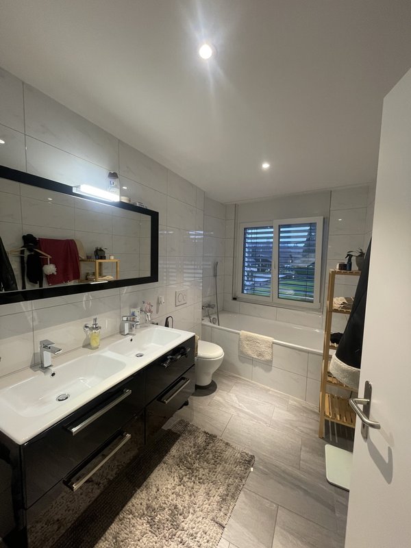 Badezimmer mit Badewanne