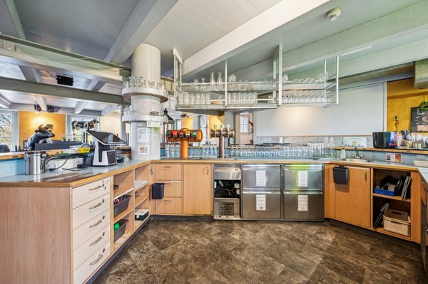 Getränketheke im 1. Obergeschoss