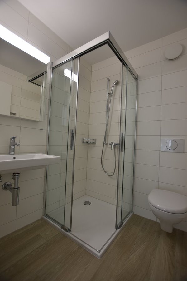 Badezimmer mit Dusche