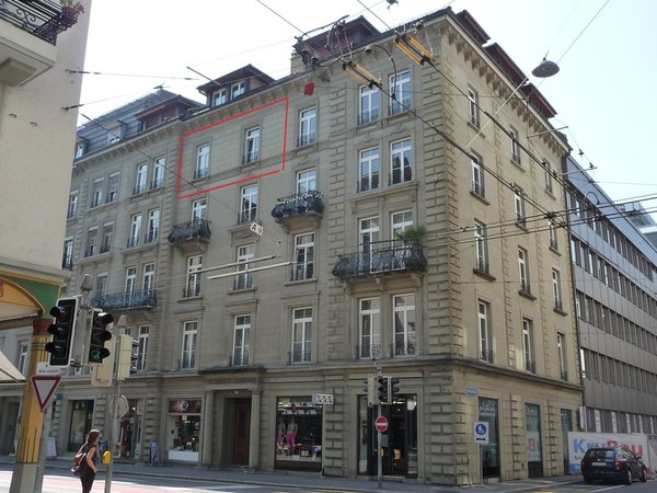 Frotfassade mit Wohnung sep.