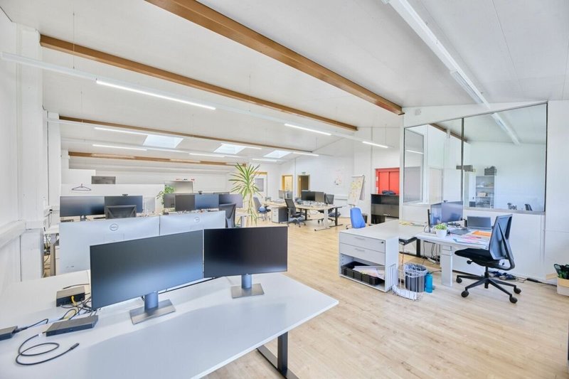 Grossraumbüro 0.01 mit Warenlift