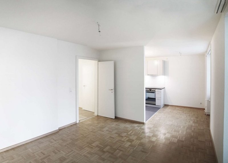 Wohnzimmer mit offener Küche