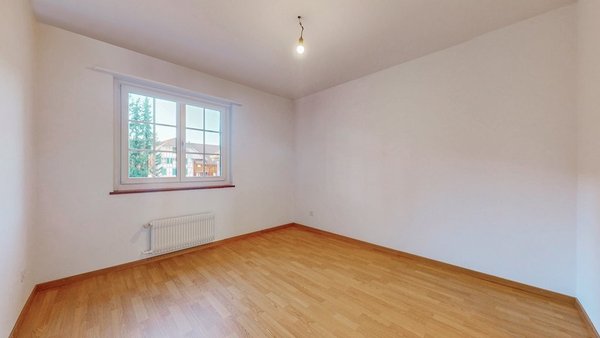 4.5-Zi-Whg-Jegenstorf-Zimmer-2.jpg