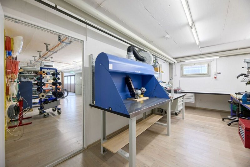 Einblick in einen Werkstattraum im UG -1.17 und -1.14.