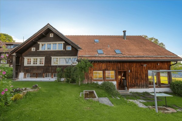 Zuhause über dem Nebel