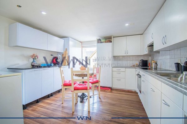 geräumige Küche mit Tageslicht