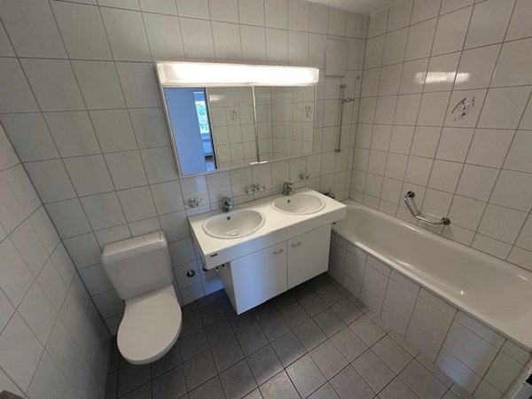 Badezimmer mit Badewanne