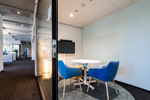 Gebäude 03: Sitzungszimmer (Möblierungsbeispiel)