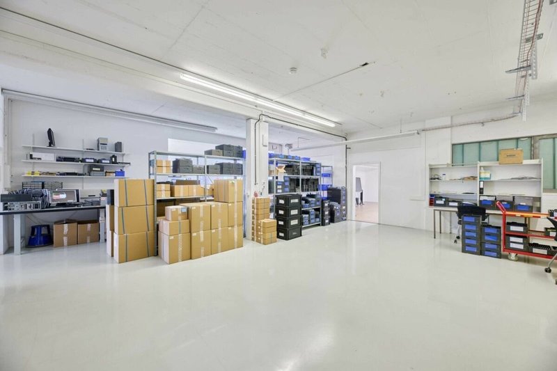 Arbeitsfläche mit 3.10m Raumhöhe<br>(EG-Raum 0.21)