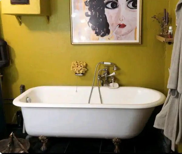 Sicher Kein Standardbad mit Wanne, Dusche, WC, Lavabo...