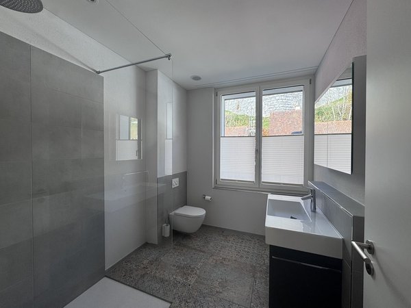 Badezimmer mit Dusche