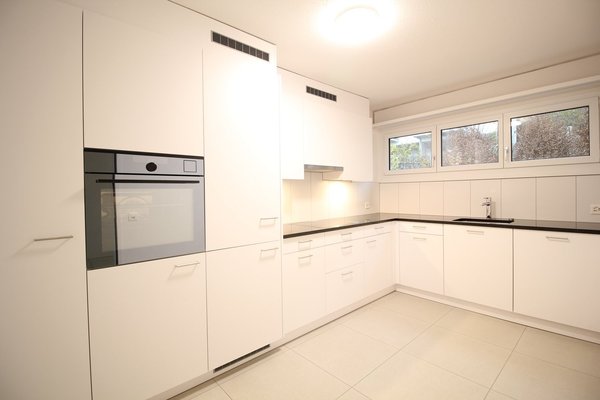 Komplett neue Küche mit Kombisteamer