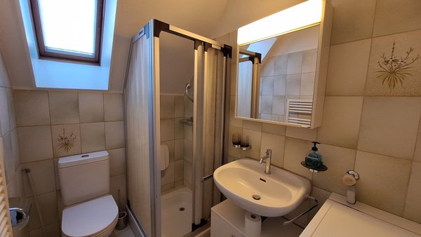 Separates Badezimmer