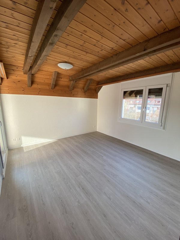 Zimmer mit Zugang zum Balkon