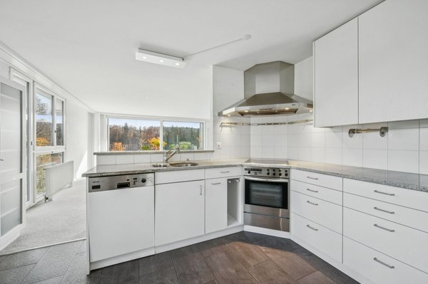 Offene und geräumige Küche