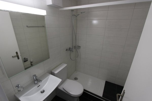 Badezimmer mit Dusche