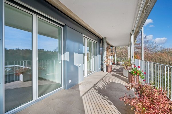 Grossflächiger Balkon