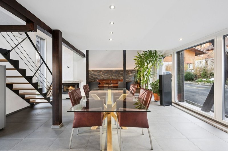 Lichtdurchfluteter Essbereich