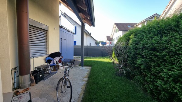 Eingang mit Vorplatz