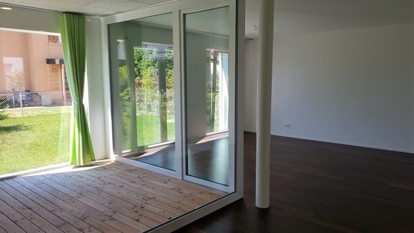 Wohnzimmer und Loggia