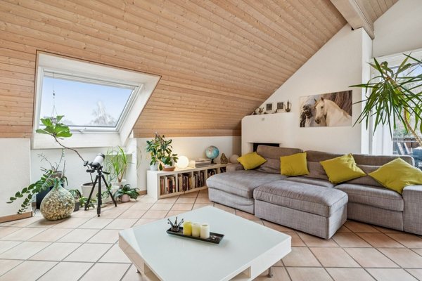 Lichtdurchflutetes Wohnzimmer