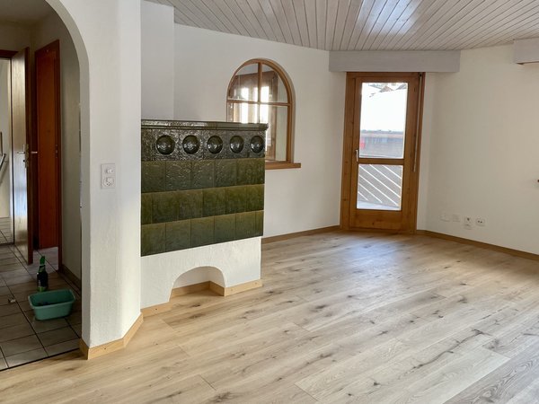 Wohnzimmer mit Kachelofen