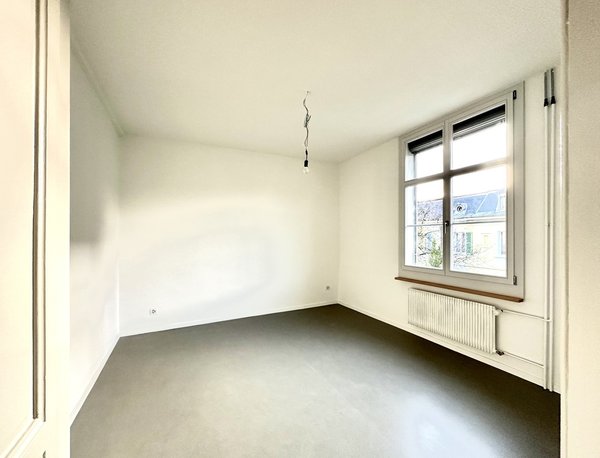 CHAMBRE SUD-EST ARMOIRE INTEGREE SOL LINOLEUM