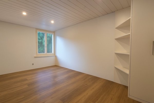 Zimmer 2 mit Einbauschränken