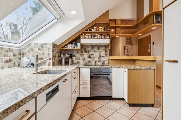 Helle Küche mit wohnlichem Charme