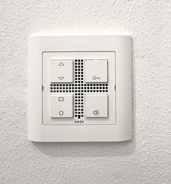 Interphone : entrée principale et 2 autres appartements