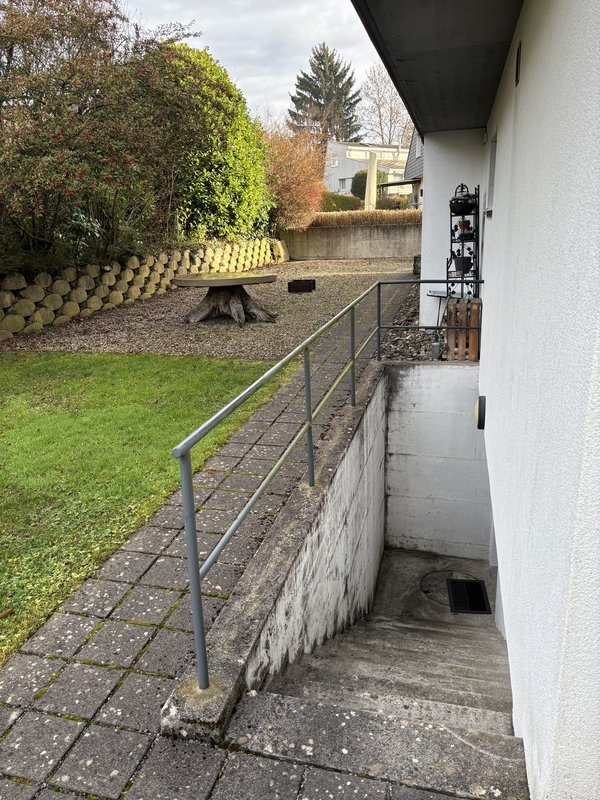 hinter dem Haus / Grillplatz