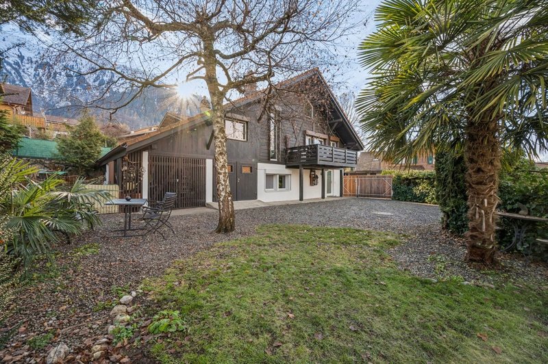 Idyllischer Gartenbereich