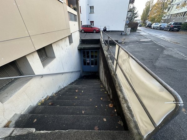 Eingang Einstellhalle