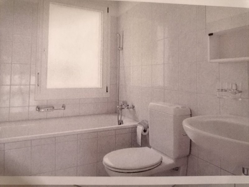 Nasszelle mit Badewanne