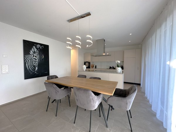 Offener Wohn- und Essbereich mit Küche