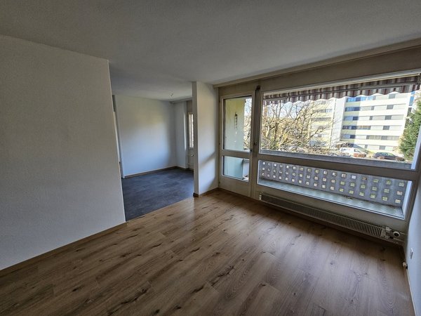 Wohnzimmer mit Sicht zu Essecke