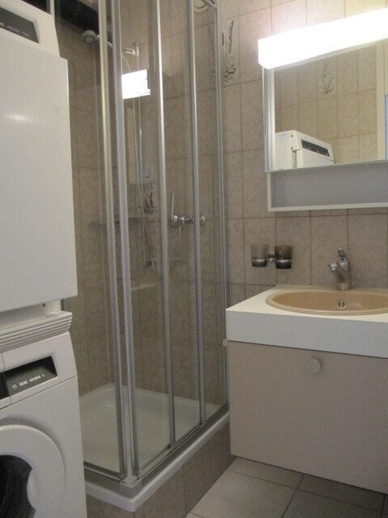 Bad mit Duschwanne_WT