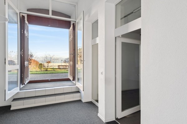 Eingang Gewerbe (Seeseite)