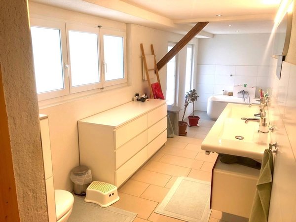 Badezimmer (Foto 1). Wird zu dritt geteilt.