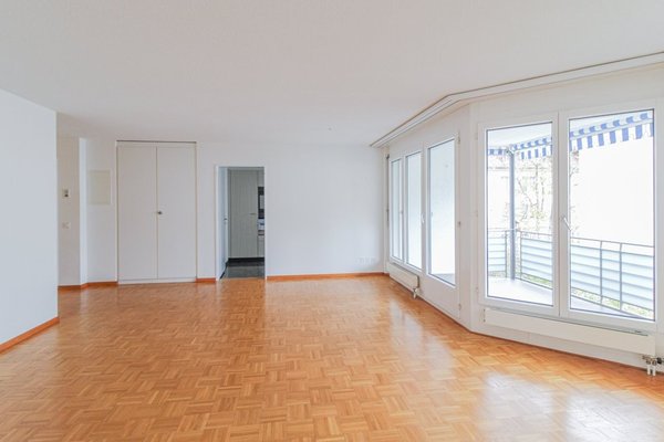 Wohnzimmer gegen Balkon