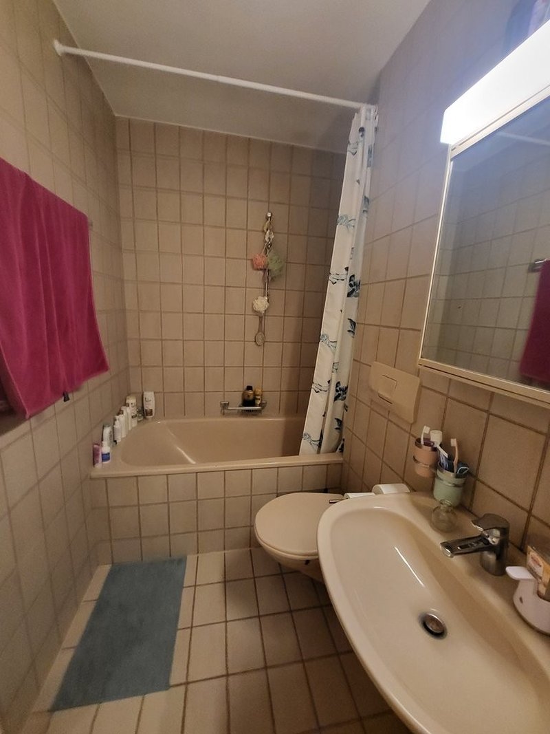 Badezimmer_Luegislandstrasse.jpg