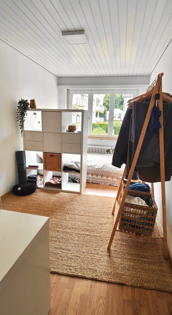 Blick von der Tür ins Zimmer